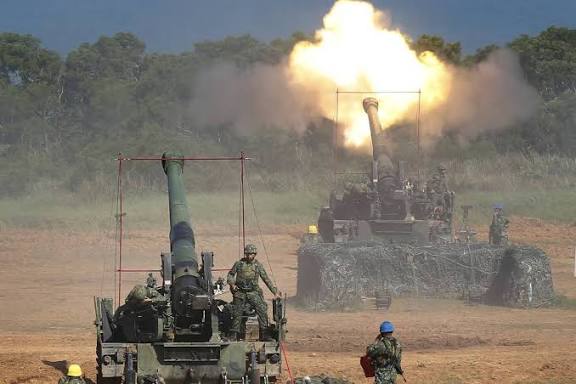 US Announces $11 Billion Arms Sale to Taiwan: Strategic Deterrence, China’s Fury, and the Shifting Balance of Power in the Indo-Pacific